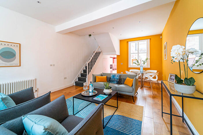3 Bedroom End Of Terrace House For Sale In Bride Street, Islington, London, N7