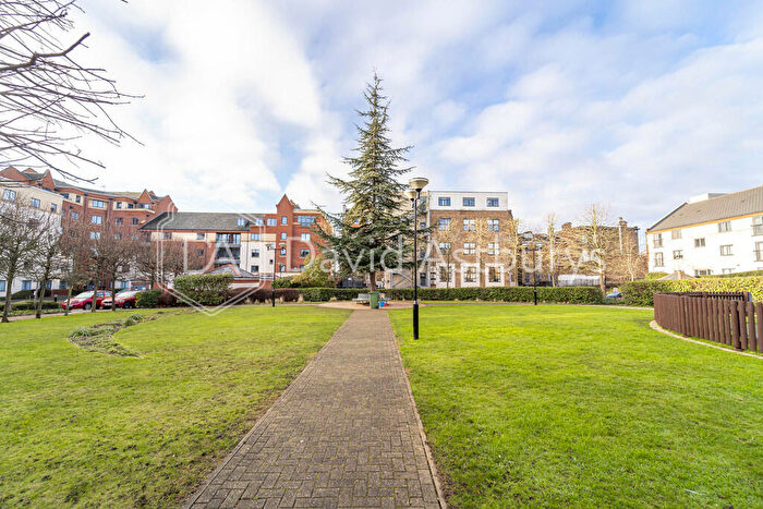 3 Bedroom Flat To Rent In Tollington Way, Holloway, London, N7