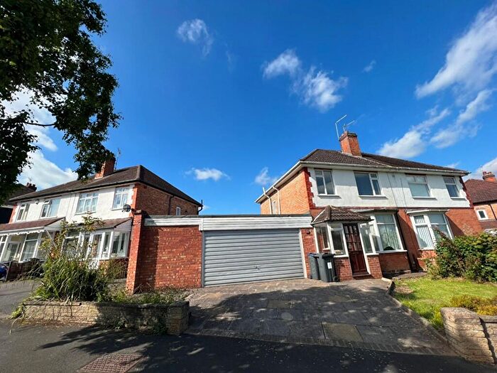 3 Bedroom Semi Detached House To Rent In Kedleston Road, Hall Green, B28