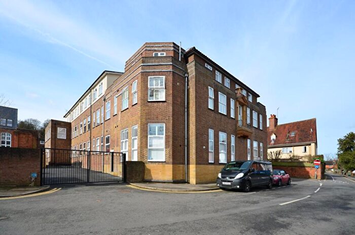 2 Bedroom Flat To Rent In Bury Fields, Guildford, GU2