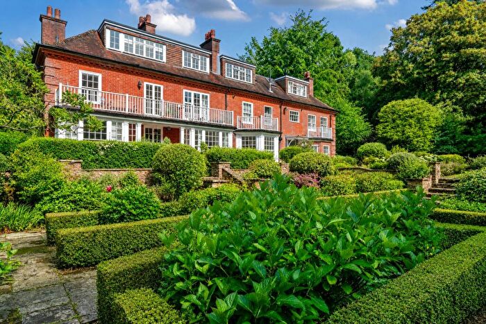2 Bedroom Apartment For Sale In Farnham Lane, Haslemere, GU27