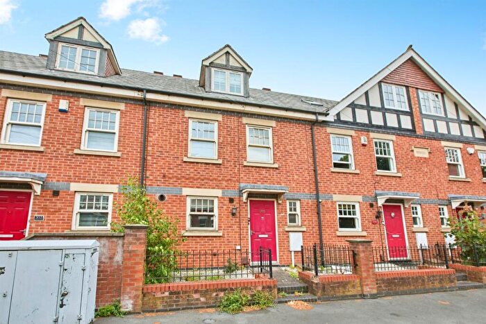 3 Bedroom Town House For Sale In Mansfield Road, Chester Green, Derby, DE1