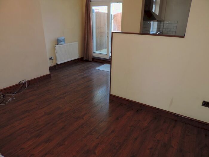 3 Bedroom Town House To Rent In Middleton Road, Chadderton, Oldham, OL9