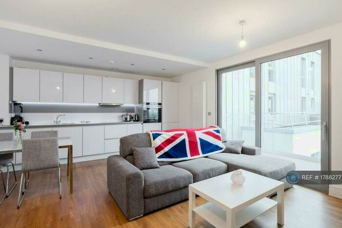 3 Bedroom Flat To Rent In Boleyn Road, London, N16