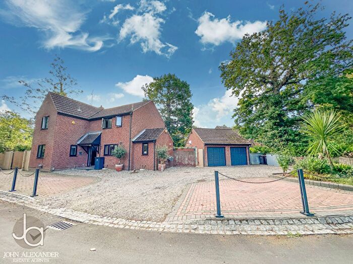 4 Bedroom Detached House For Sale In Greenwood Grove, Colchester, CO4