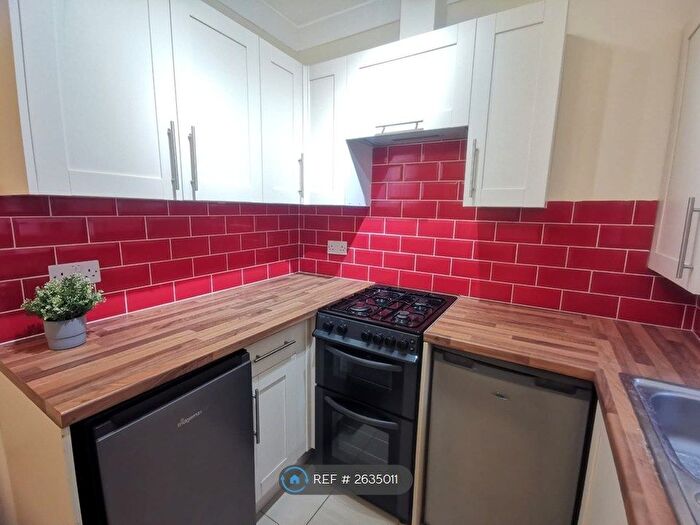 2 Bedroom Maisonette To Rent In Kentwood Hill, Tilehurst, Reading, RG31