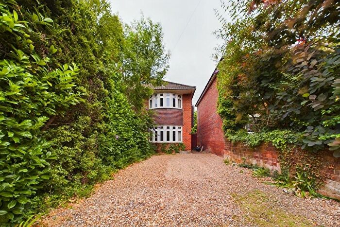 4 Bedroom House To Rent In Hill Lane, Southampton, SO15