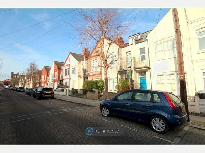 2 Bedroom Maisonette To Rent In Kimberley Gardens, London, N4