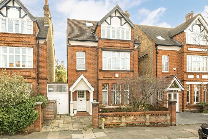 2 Bedroom Flat For Sale In Coleshill Road, Teddington, TW11