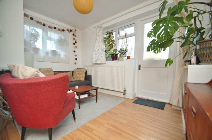 1 Bedroom Flat To Rent In Hanley Road, Finsbury Park, N4