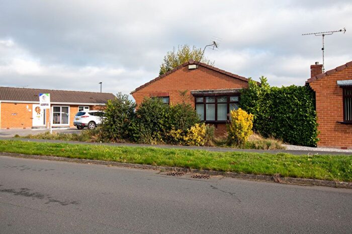2 Bedroom Detached Bungalow To Rent In Hartland Avenue, Sothall, S20