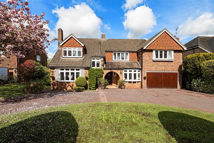 5 Bedroom Detached House For Sale In Oakfield Road, Harpenden, AL5