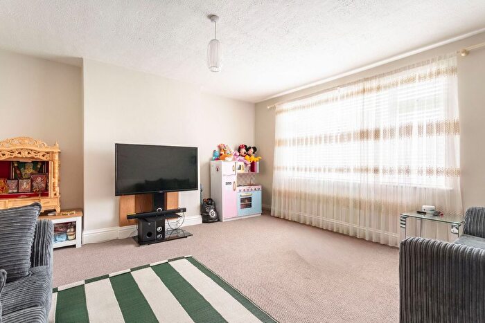 2 Bedroom Flat To Rent In Victoria Road, Portslade, Brighton, BN41