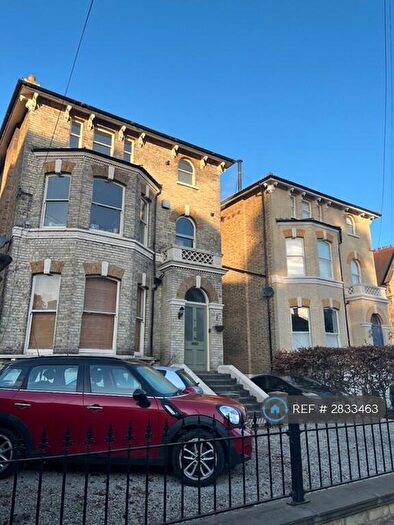 1 Bedroom Flat To Rent In Queens Road, Kingston Upon Thames, KT2
