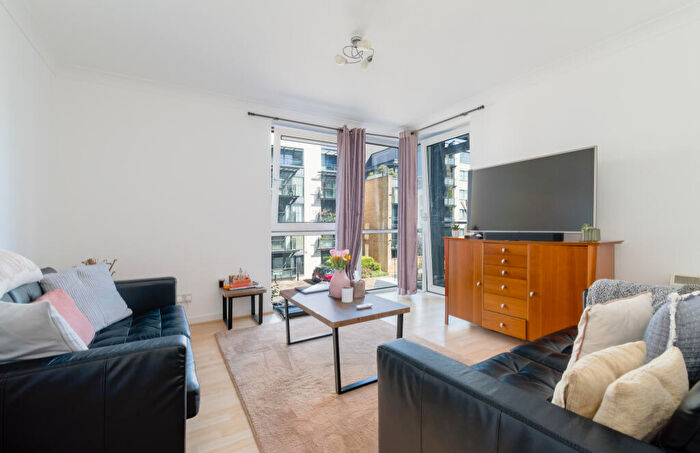 2 Bedroom Flat For Sale In Boardwalk Place, London, E14
