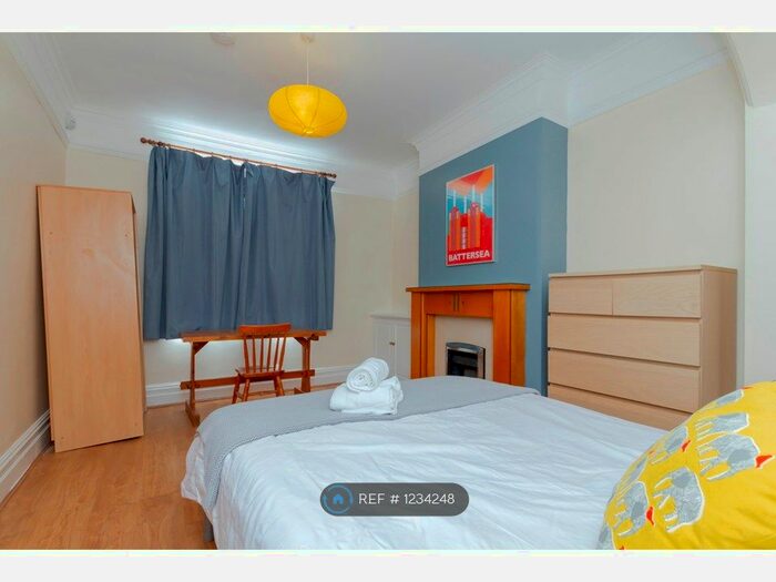 4 Bedroom Semi-Detached House To Rent In Lytton Road, Leicester LE2