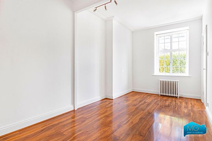 1 Bedroom Flat To Rent In North End Road, Golders Green, London, NW11