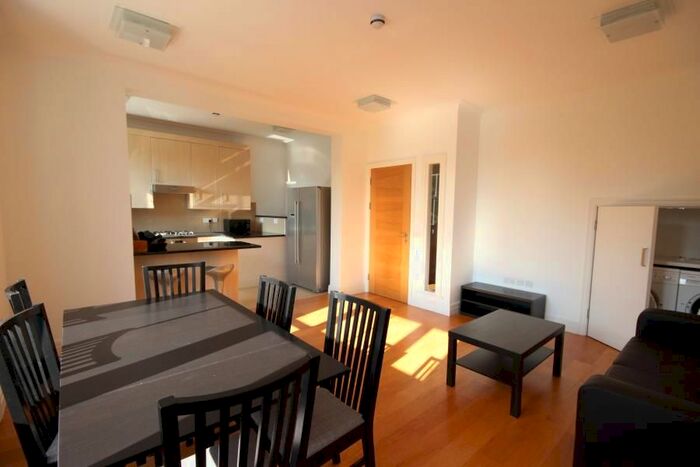 3 Bedroom Flat To Rent In Mattock Lane, London, W5