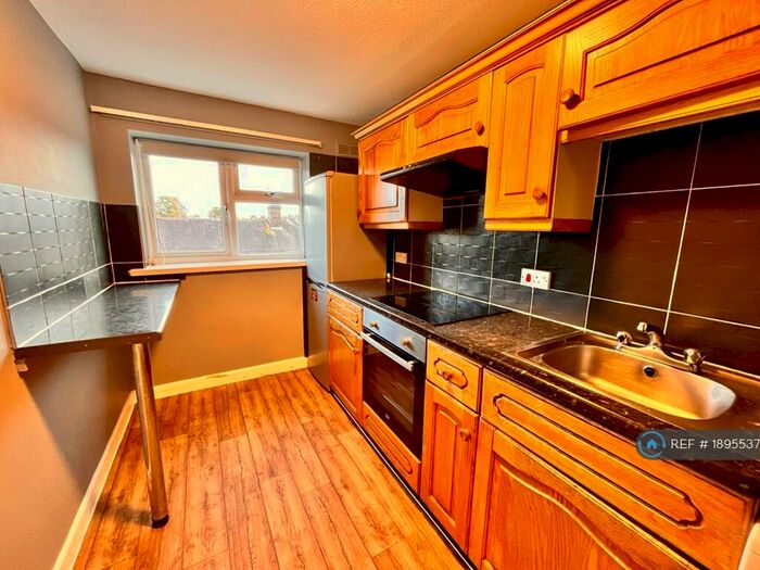 2 Bedroom Flat To Rent In Sussex Road, Haywards Heath, RH16