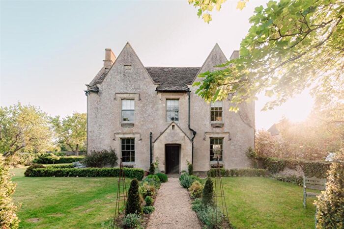 5 Bedroom Detached House For Sale In The Old Farmhouse, Lechlade, GL7