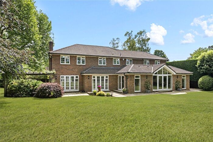 4 Bedroom Detached House For Sale In Ashcroft Park, Cobham, Surrey, KT11