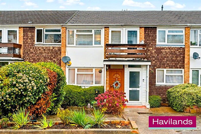 3 Bedroom Maisonette To Rent In Hill House Close, London, N21