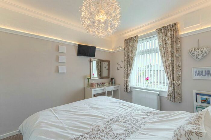 2 Bedroom Flat For Sale In Crewe Terrace, Edinburgh, EH5