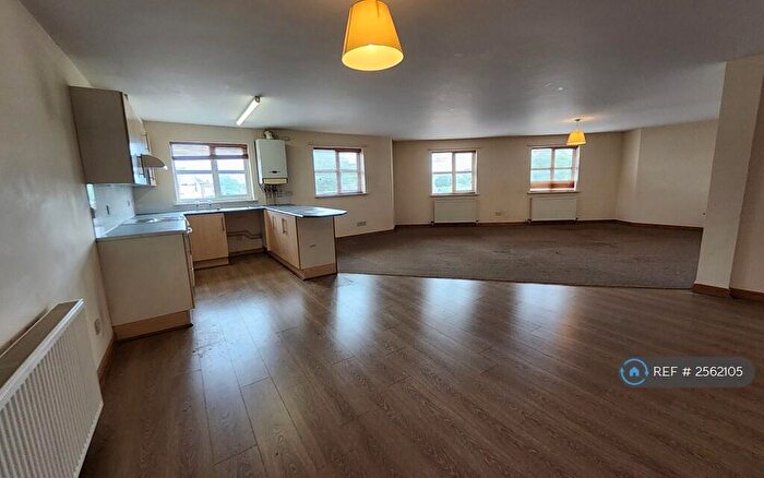 2 Bedroom Flat To Rent In Rossmore Court, Ellesmere Port, CH66