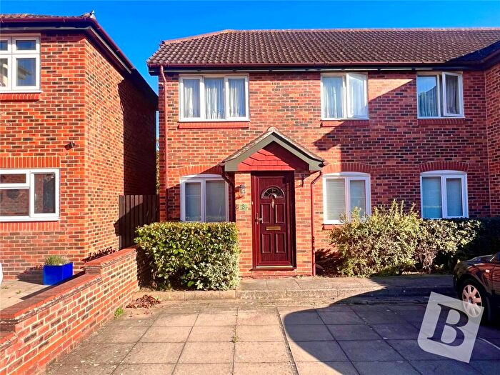 2 Bedroom Maisonette For Sale In Earlsfield Drive, Chelmer Village, Essex, CM2