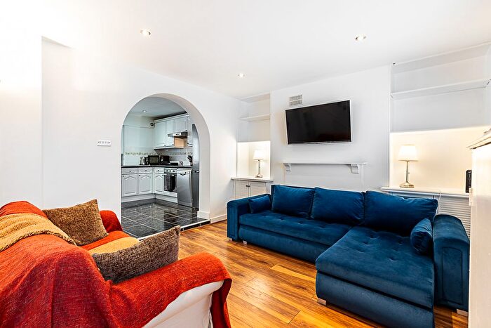 2 Bedroom Town House To Rent In Kenway Road, London, SW5