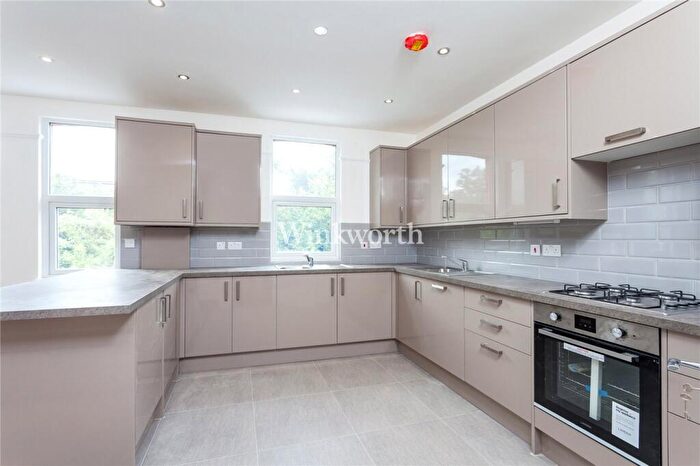 2 Bedroom Apartment To Rent In Elmcroft Crescent, London, NW11