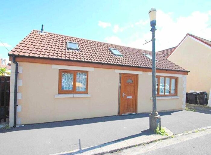 2 Bedroom Bungalow To Rent In Manx Road, Bristol, BS7