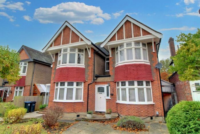 3 Bedroom Maisonette To Rent In The Chine, London, N21