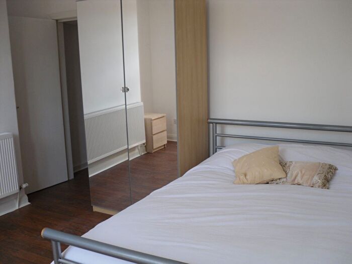 1 Bedroom Flat To Rent In Ground Flat, Ebor Place, LS6
