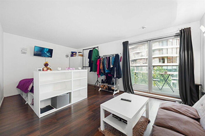 Studio To Rent In Biscayne Avenue, London, E14