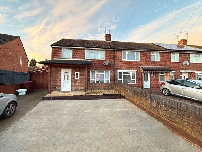 3 Bedroom Semi Detached House To Rent In Gainsborough Rd, Reading, RG30