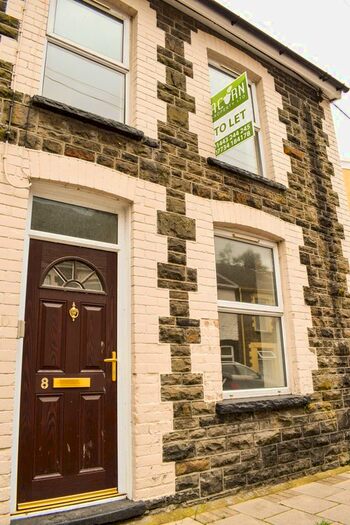 1 Bedroom Flat To Rent In Furnace Road, Pontygwaith, CF43