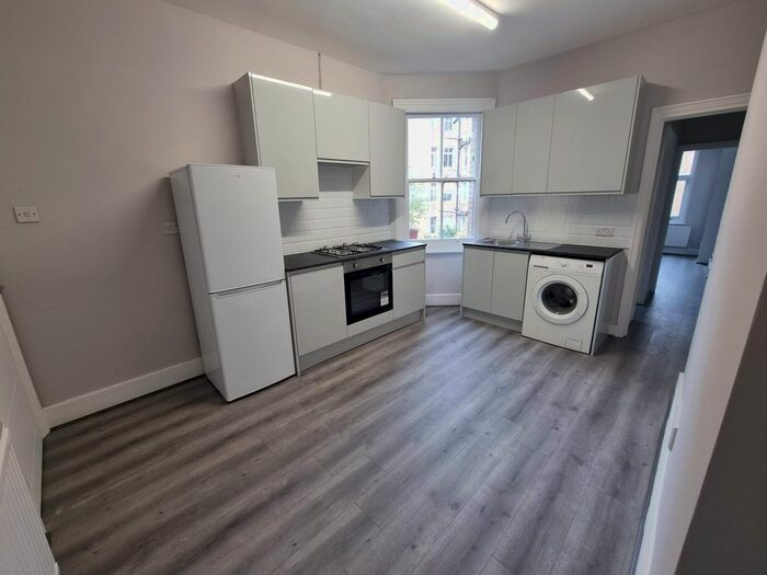 2 Bedroom Flat To Rent In Essendine Road, London, W9
