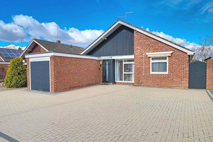 3 Bedroom Detached Bungalow For Sale In Tower Close, Emmer Green, Reading, RG4