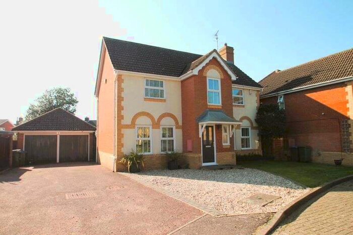 4 Bedroom Property To Rent In Eatongate Close, Edlesborough, Bucks, LU6