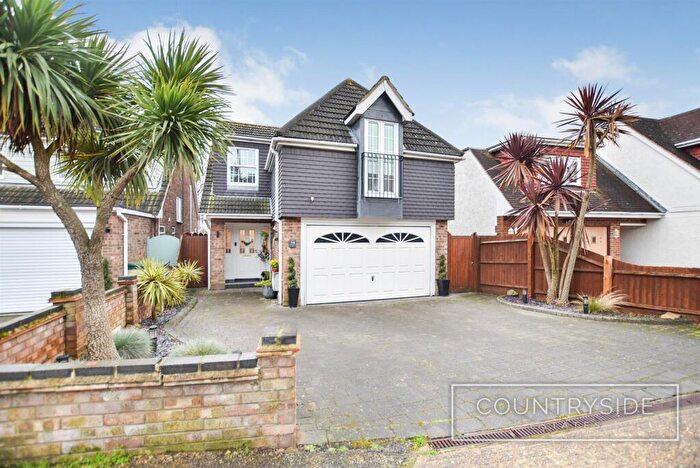 4 Bedroom Detached House For Sale In St. Marys Drive, Benfleet, SS7