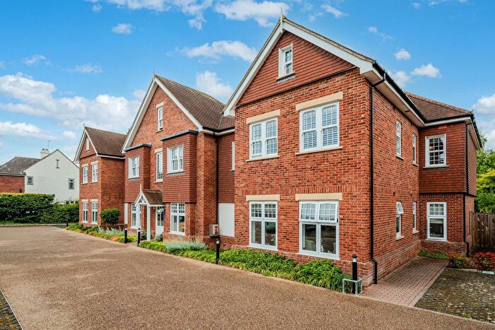 2 Bedroom Flat For Sale In Gresham Gardens, Oxted, RH8