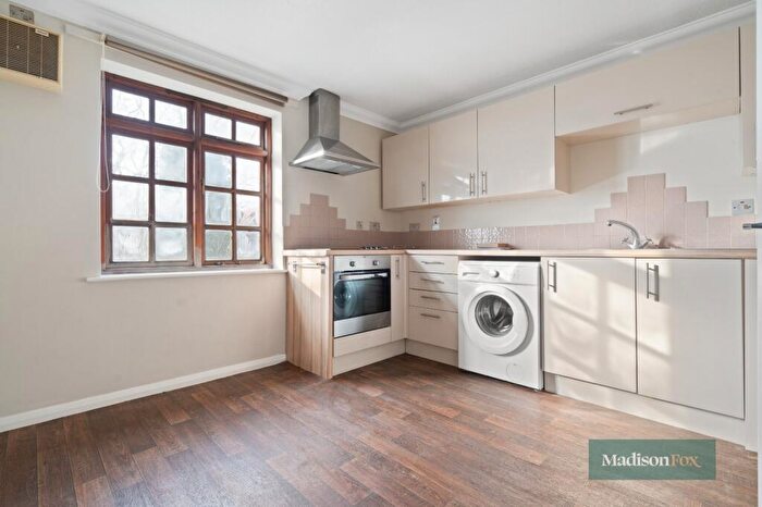 2 Bedroom Apartment For Sale In Westfield Park Drive, Woodford Green, IG8
