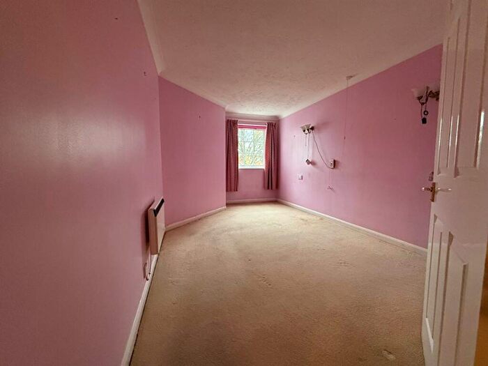 2 Bedroom Retirement Property For Sale In Flat Deans Mill Court, The Causeway, Canterbury, Kent, CT1