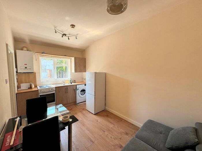 1 Bedroom Flat To Rent In Hendon Lane, Finchley, N3