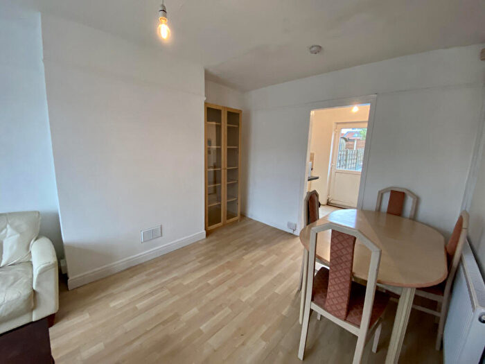 4 Bedroom Semi-Detached House To Rent In Kingsway, Manchester, M20