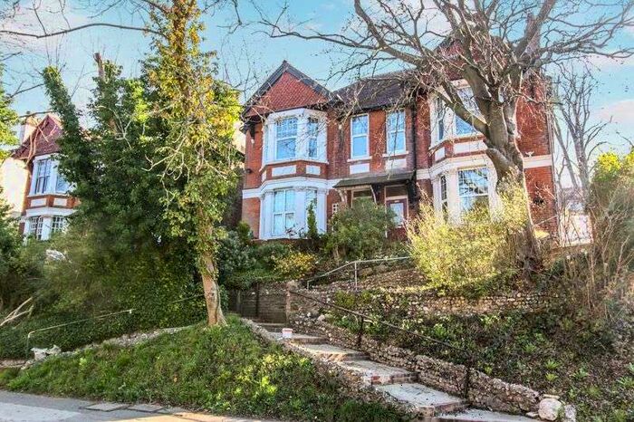 2 Bedroom Property To Rent In Caterham Valley £1250pcm, CR3