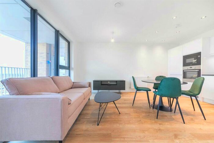 2 Bedroom Apartment To Rent In Lakeside Drive, London, NW10