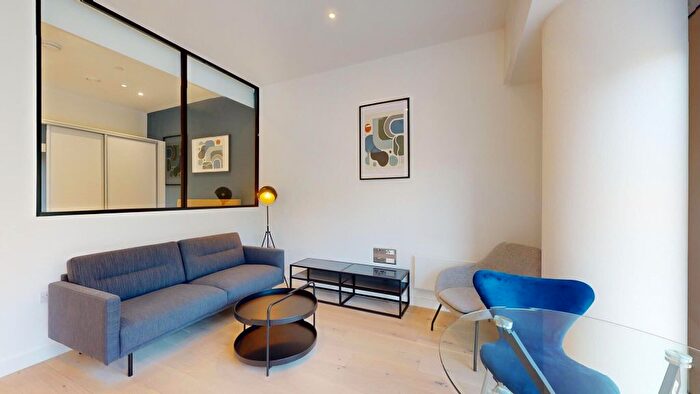 1 Bedroom Flat To Rent In Great West Road, Brentford, TW8