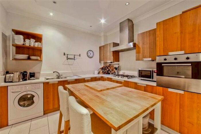 3 Bedroom Flat To Rent In Weymouth Mews, London, London, W1G